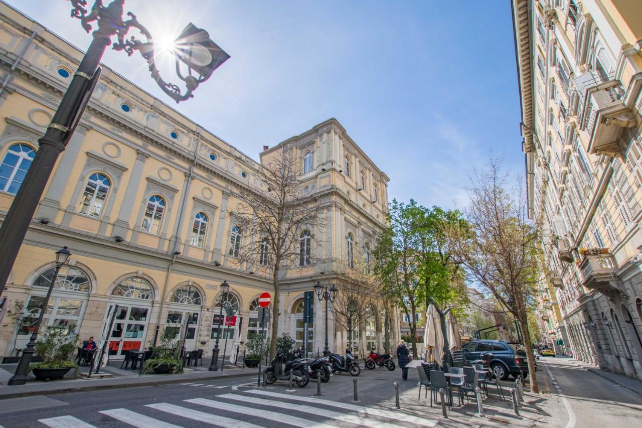 Casa Vacanze Al Teatro Triest Exterior foto